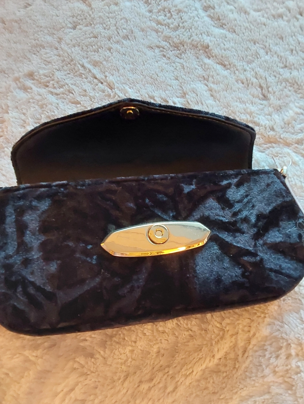 🌺 NWT Kendra Scott Black Velvet Evening Clutch with Gold Chains - Picture 4 of 7